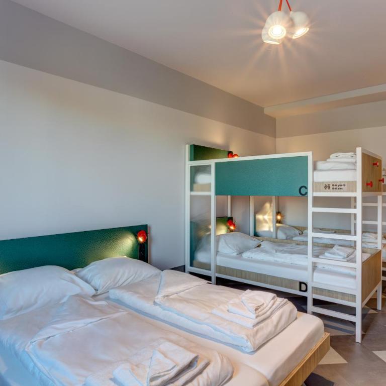 MEININGER Hotel Paris Porte de Vincennes - Habitación de 5 camas - 3