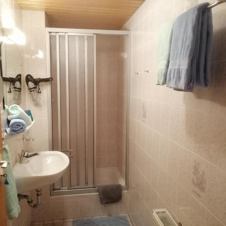 Gästehaus Marianndl - Doppelzimmer mit Balkon - 4