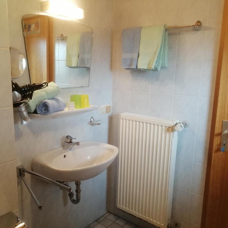 Gästehaus Marianndl - Doppelzimmer mit Balkon - 13