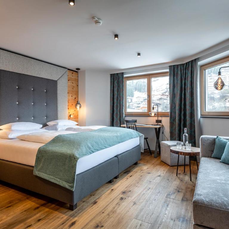 Hotel das Zwölferhaus - Familiensuite mit Balkon - 7
