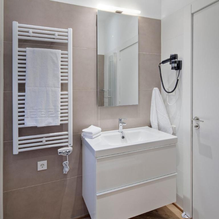 Habitat Apartments Rambla Deluxe - Luxury Three-Bedroom Apartment - 8