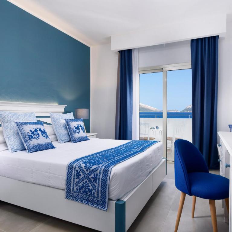 VOI Colonna Village - Camera Tripla Deluxe con Vista Mare (2 Adulti + 1 Bambino) - 1
