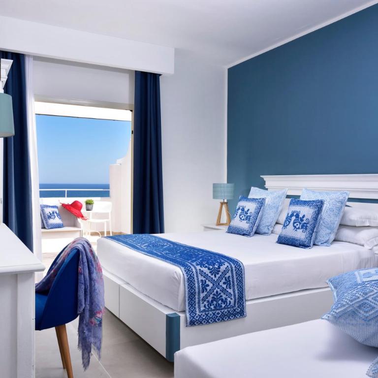 VOI Colonna Village - Camera Tripla Deluxe con Vista Mare (2 Adulti + 1 Bambino) - 2