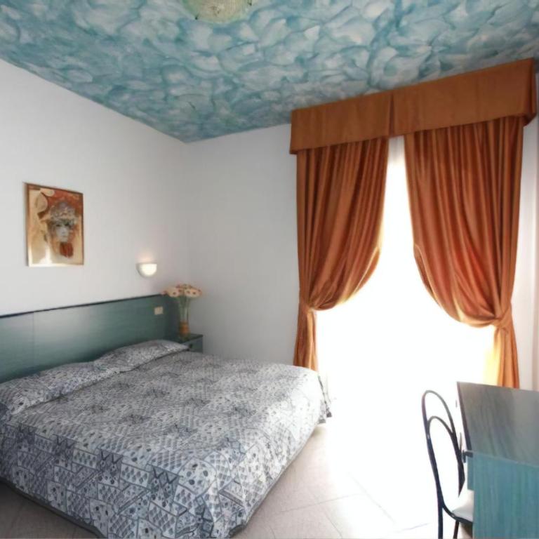 Hotel Storione - Ampia Camera Matrimoniale/Doppia con Letti Singoli - 7
