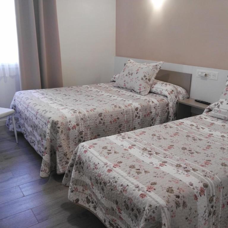 Pension Principado - Triple Room with Private External Bathroom - 4