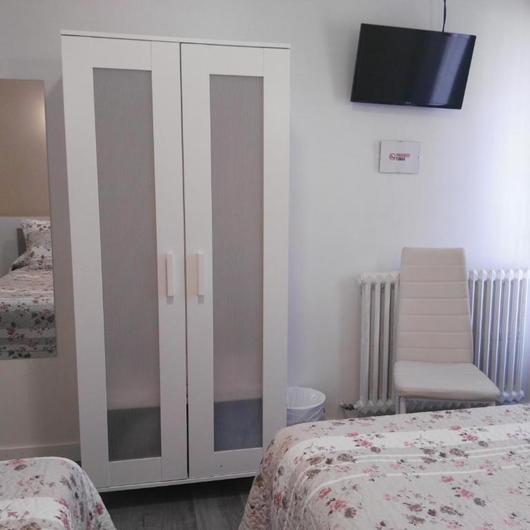 Pension Principado - Triple Room with Private External Bathroom - 6