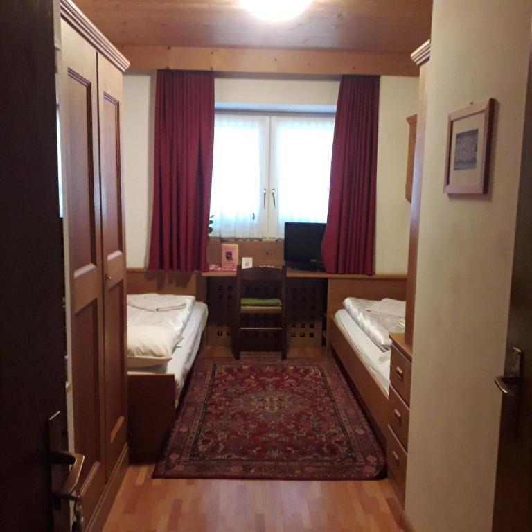 Hotel Villa Emilia - Camera Budget Doppia con Letti Singoli - 3