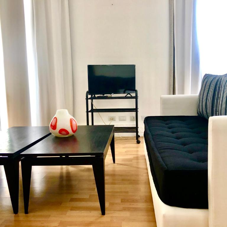 Apartamentos de Maria en Martinez! Av Libertador con Patio! - Estudio Deluxe con cama grande - 9