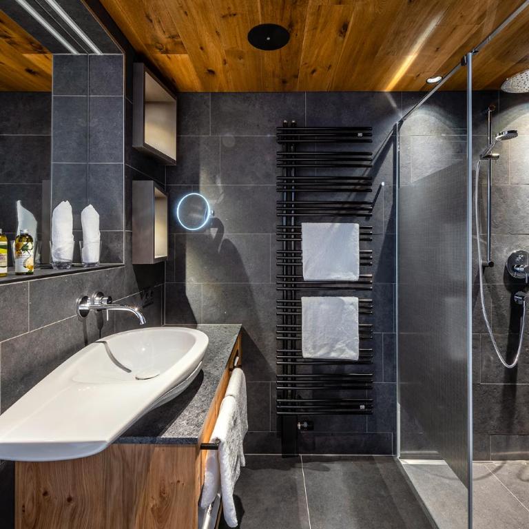 Hotel das Zwölferhaus - Junior Suite mit Balkon und Bergblick - 2