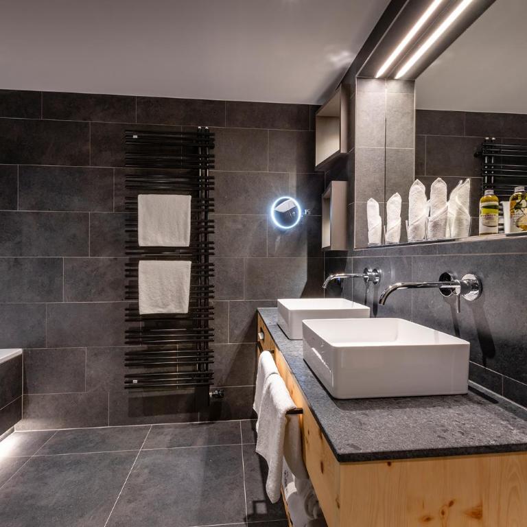 Hotel das Zwölferhaus - Familiensuite mit Balkon - 4