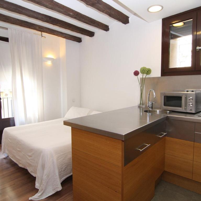 BCN2STAY Apartments - Studio with Balcony - 1