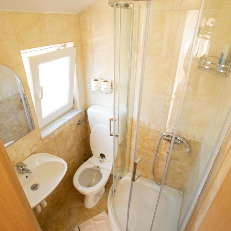 Guesthouse Aurora - Family Double Room - 7