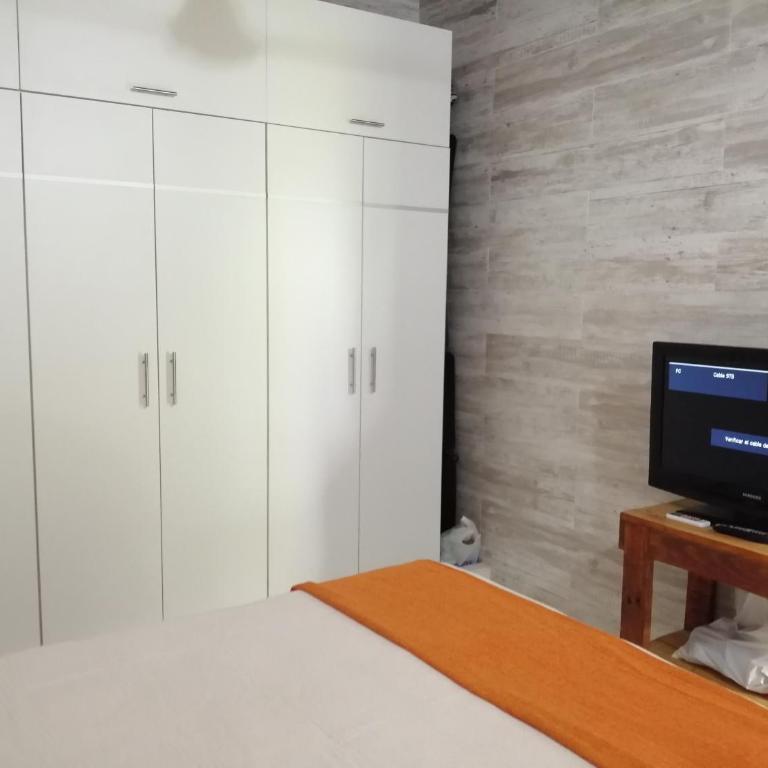Granados - Double Room with Private Bathroom - 11