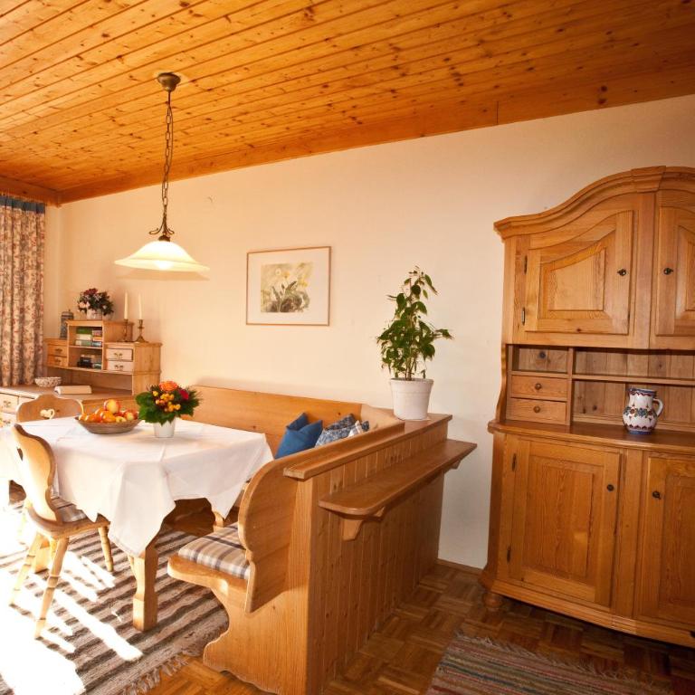 Gasthof-Appartements Sportalm - Großes Apartment mit 2 Schlafzimmern und einem Balkon - 1