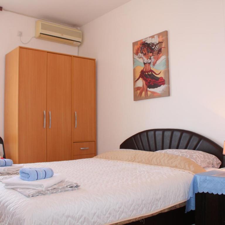Guest House Tomanovic - Triple Room with Shared Bathroom - 15