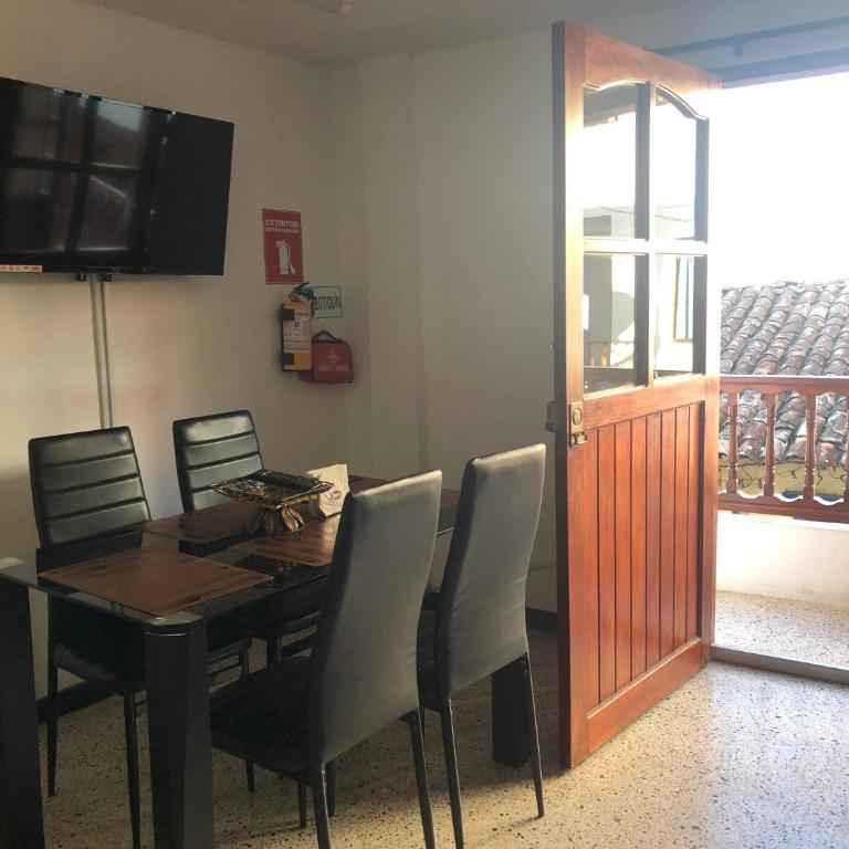 Casa Melodía Guatapé - Excelente Ubicación - Calle del Comercio - Apartamento con balcón - 2