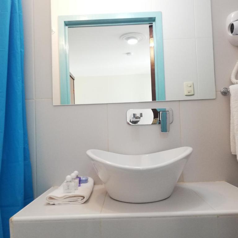 CORDIALITY INN - Habitación Doble con baño privado - 12