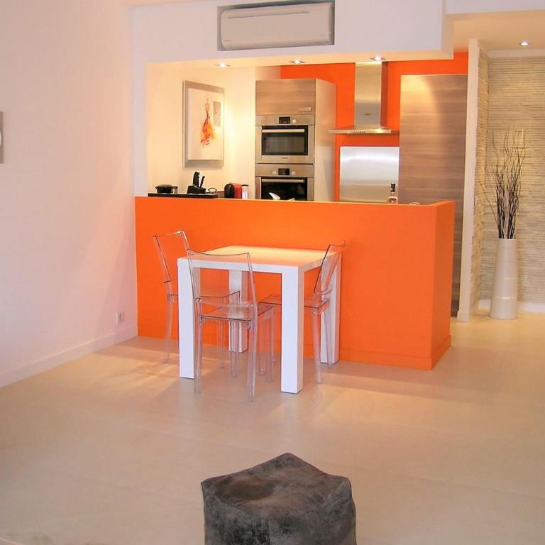 Modern two bedroom apartment with two bathrooms, just behind the CARLTON - Appartement - 13