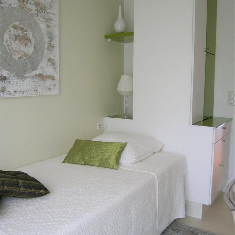 Modern two bedroom apartment with two bathrooms, just behind the CARLTON - Appartement - 9