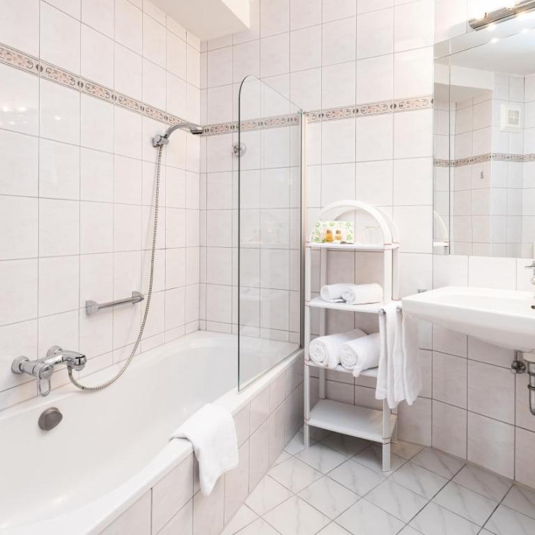 Werzer Strandcasino Hotel - Apartment mit 1 Schlafzimmer und Balkon - 9