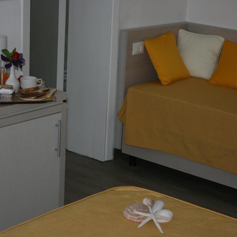 B&B Ortensia - Camera Tripla con Balcone - 3