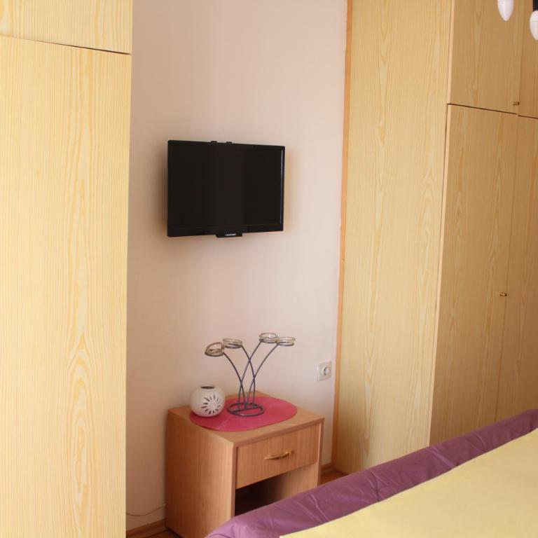 Guest House Tomanovic - Double Room with Shared Bathroom - 5