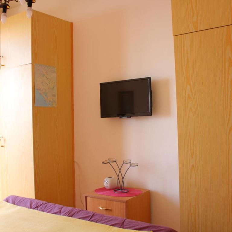 Guest House Tomanovic - Double Room with Shared Bathroom - 30