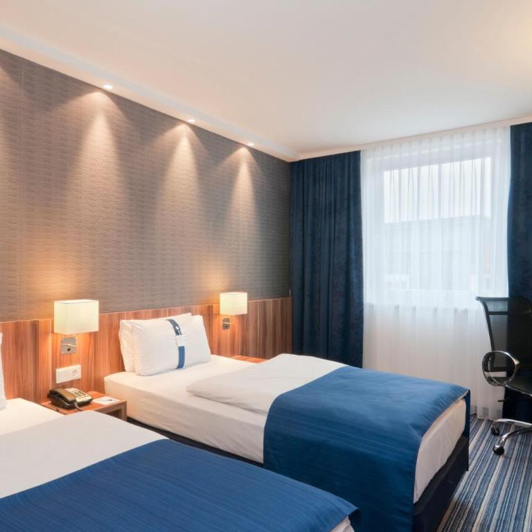 Holiday Inn Express Toulon - Est by IHG - Chambre Standard avec Petit-Déjeuner Gratuit - 4