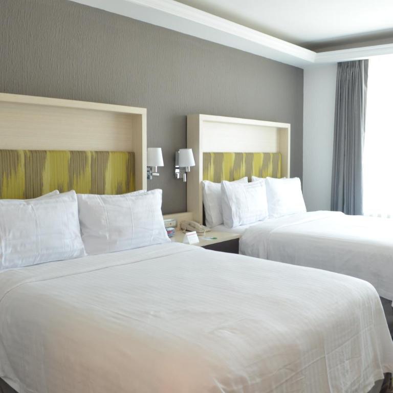 Holiday Inn Queretaro Zona Diamante by IHG - Standard Double Room with Two Double Beds and City View - 3