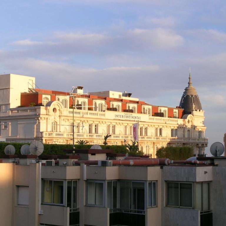Modern two bedroom apartment with two bathrooms, just behind the CARLTON - Appartement - 17