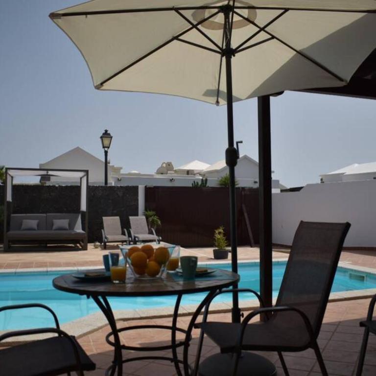 VILLA MANUEL -LANZAROTE - Three-Bedroom Villa - 3