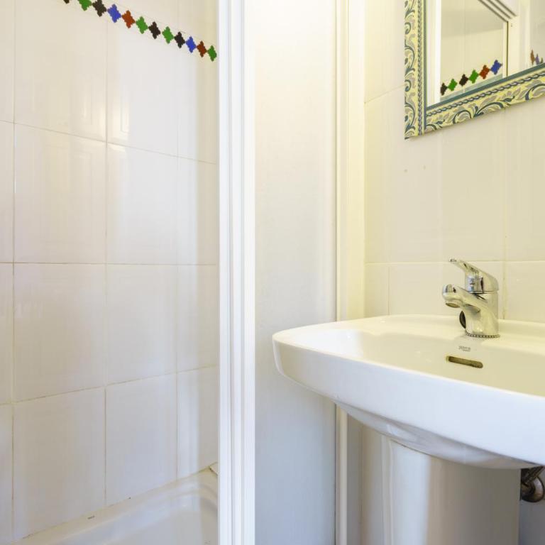 Hostal Austria - Camera Matrimoniale con Balcone - 9