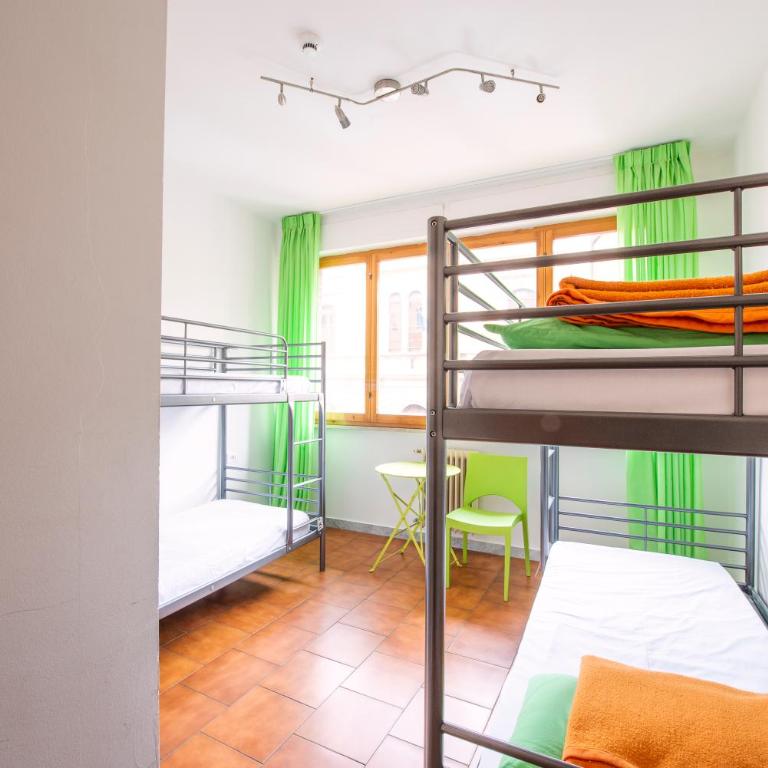 Safestay Pisa Centrale - Bed in 4-Bed Female Dorm Ensuite - 16