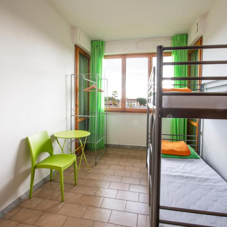 Safestay Pisa Centrale - Camera Doppia con Letti Singoli con Bagno Interno - 2