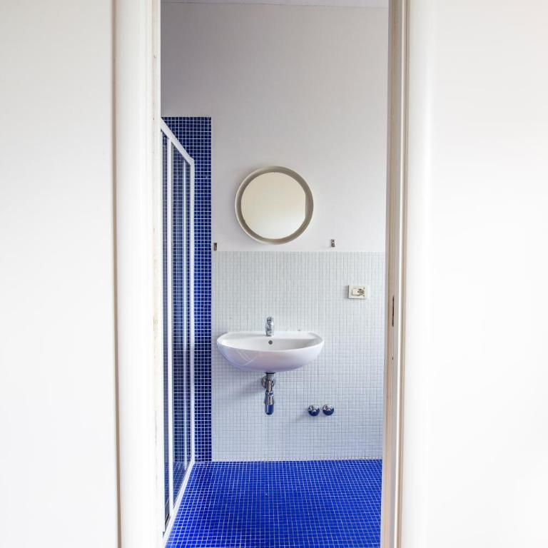 Safestay Pisa Centrale - Camera Doppia con Letti Singoli con Bagno Interno - 11