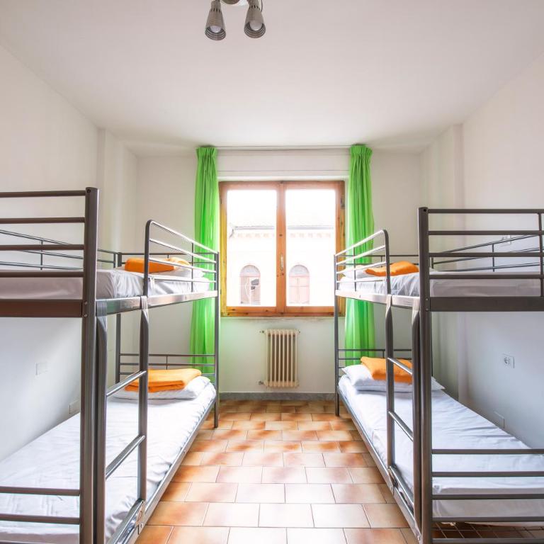 Safestay Pisa Centrale - Posto Letto in Dormitorio Misto con 4 Letti e Bagno Interno - 13