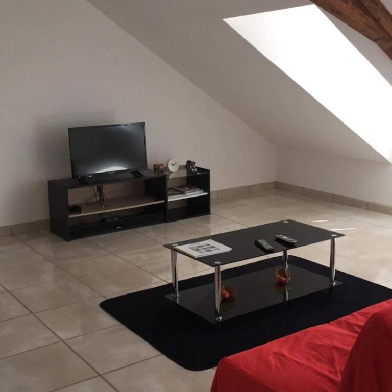 Vichy - Two-Bedroom Apartment - 8