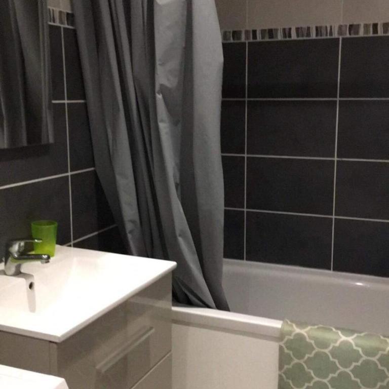 Vichy - Two-Bedroom Apartment - 5
