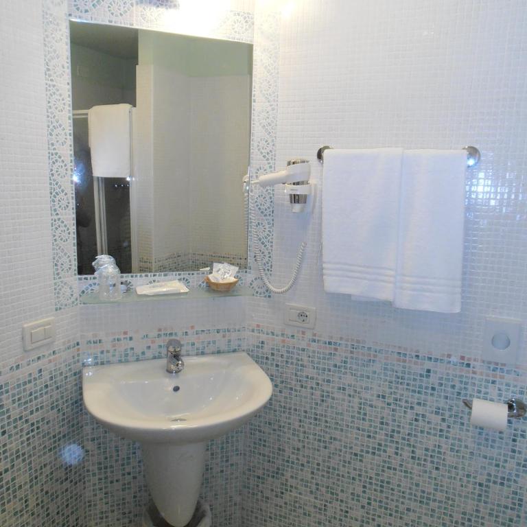 Hotel Garnì Bartabel - Double Room with Lake View - 1