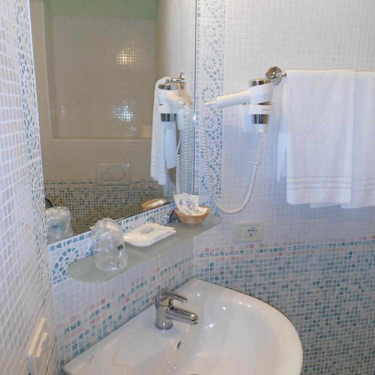 Hotel Garnì Bartabel - Double Room with Lake View - 3