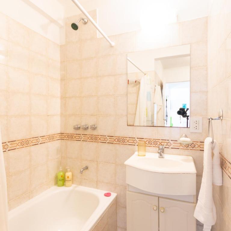 Soleado, muy cómodo en la zona mas turística de Buenos Aires - Apartamento de 1 dormitorio - 8