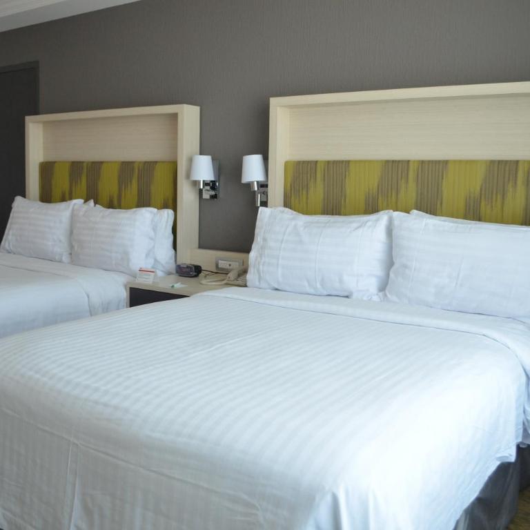Holiday Inn Queretaro Zona Diamante by IHG - Standard Double Room with Two Double Beds and City View - 7