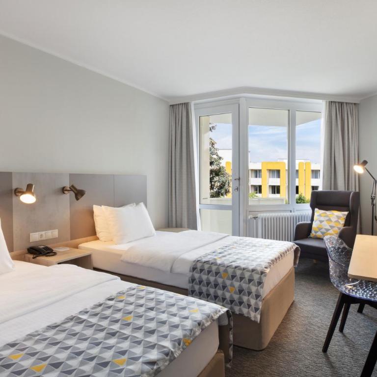 Holiday Inn Munich - South by IHG - Standard Doppelzimmer mit Balkon - 3