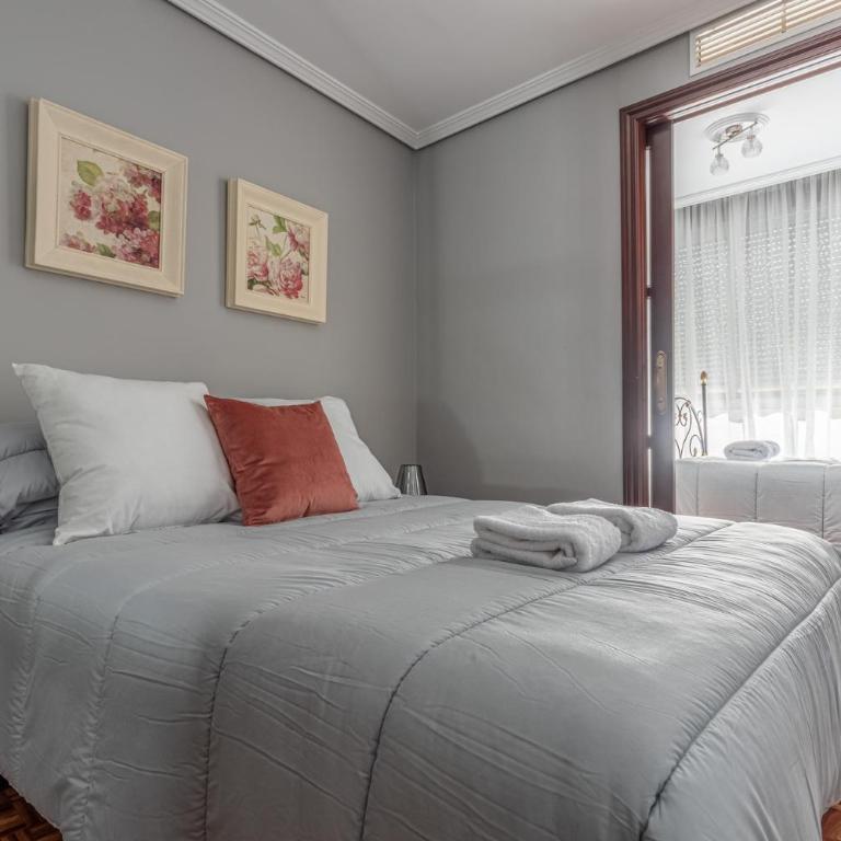 Ideal apto 1 hab 4 px acogedor y buenas calidades - Apartamento de 1 Dormitorio con balcón y vistas a la ciudad - 2