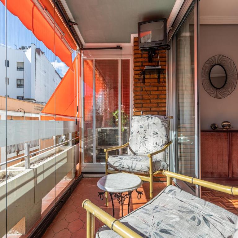 Ideal apto 1 hab 4 px acogedor y buenas calidades - Apartamento de 1 Dormitorio con balcón y vistas a la ciudad - 5