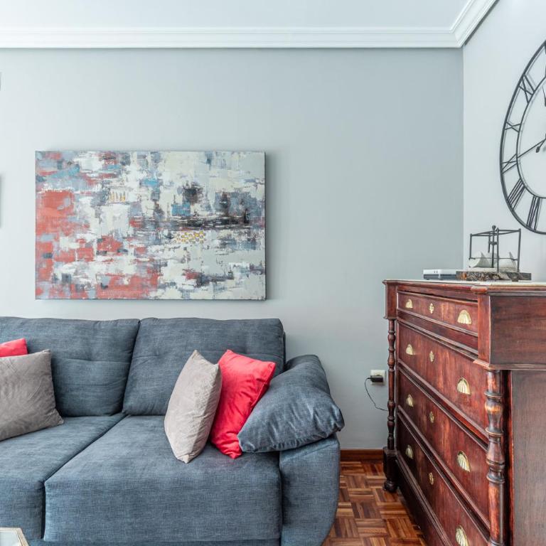 Ideal apto 1 hab 4 px acogedor y buenas calidades - Apartamento de 1 Dormitorio con balcón y vistas a la ciudad - 9