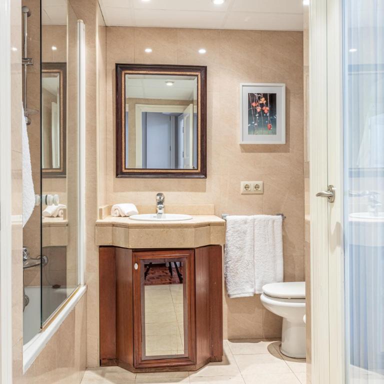 Ideal apto 1 hab 4 px acogedor y buenas calidades - Apartamento de 1 Dormitorio con balcón y vistas a la ciudad - 12