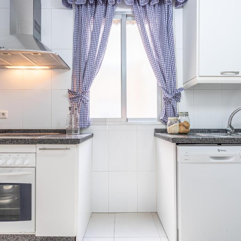 Ideal apto 1 hab 4 px acogedor y buenas calidades - Apartamento de 1 Dormitorio con balcón y vistas a la ciudad - 18