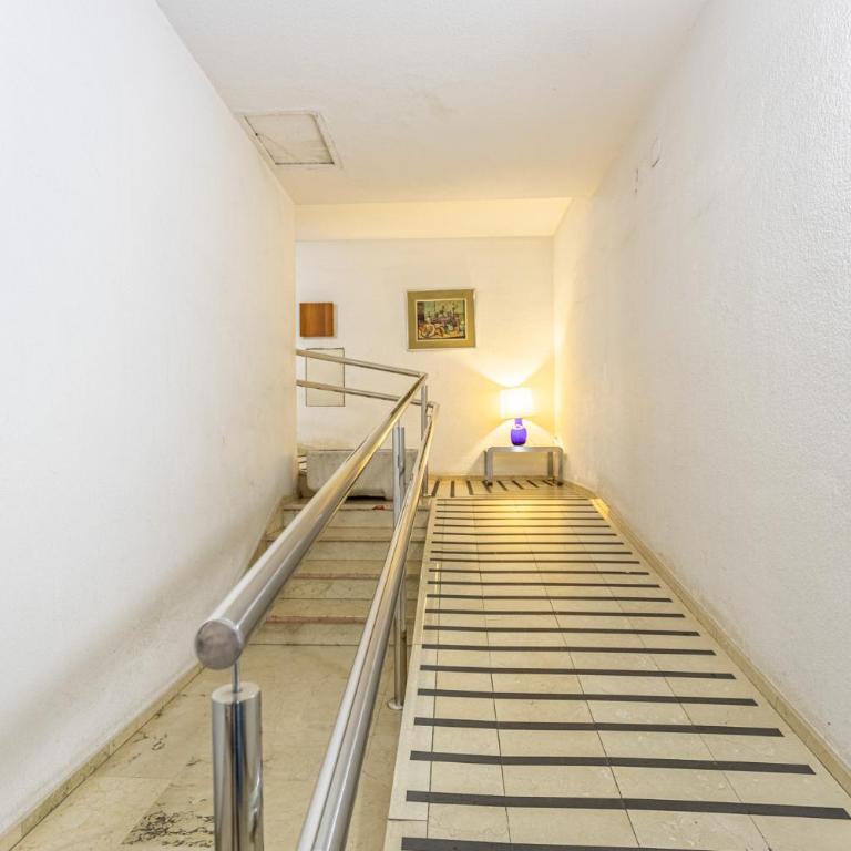 Ideal apto 1 hab 4 px acogedor y buenas calidades - Apartamento de 1 Dormitorio con balcón y vistas a la ciudad - 28