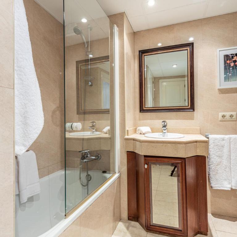 Ideal apto 1 hab 4 px acogedor y buenas calidades - Apartamento de 1 Dormitorio con balcón y vistas a la ciudad - 30